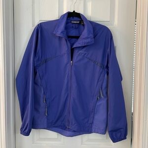 Patagonia womens in lovely periwinkle blue 2 tone soft shell jacket- size: Small